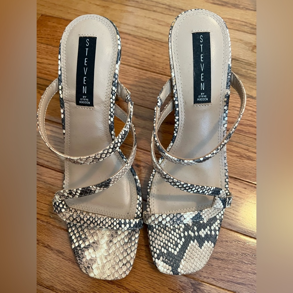 Steve Madden heels snake print. Size 9.5